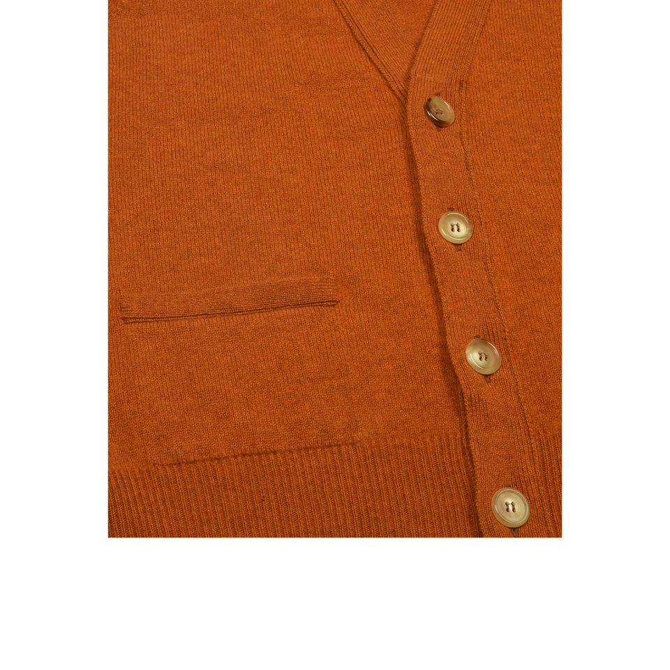 Lambswool short sleeveless cardigan - rusty orange_buttons