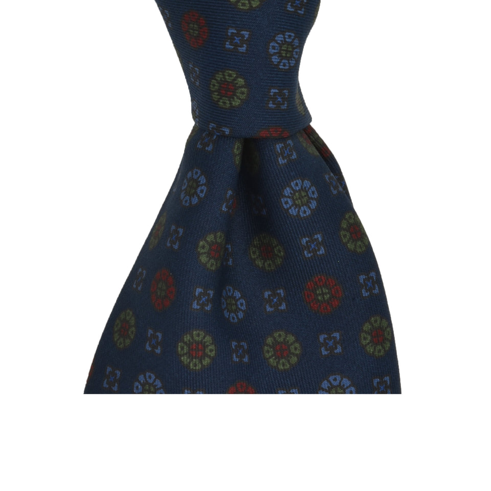 Amidé Hadelin | Handprinted ancient madder floral tie, Handmade in Italy - dark navy_knot